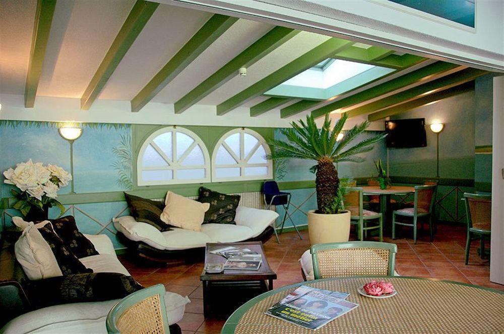 Hotel Du Port วิลล์เนิฟ ภายนอก รูปภาพ